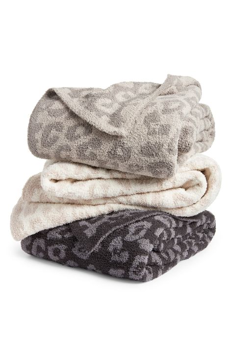 The Celeb-Approved Throw Blanket Everyone’s Obsessed With (Yes — the Kardashians Use It Too)